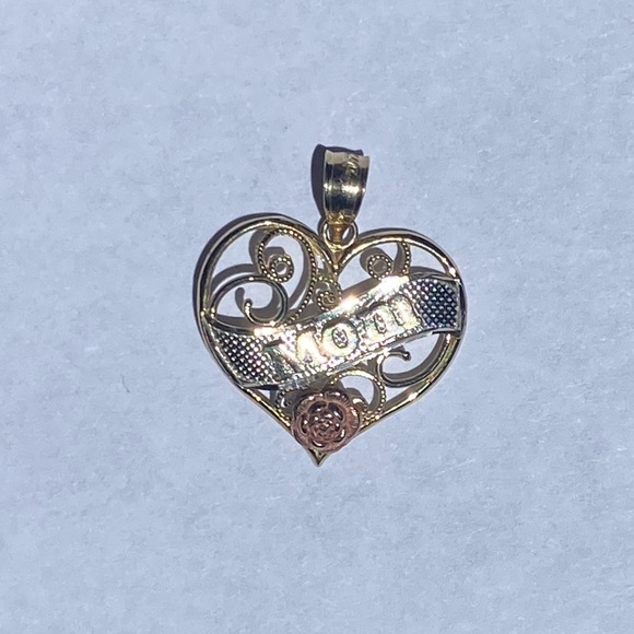 10kt “mom” heart ❤️ pendant - Picture 4 of 15